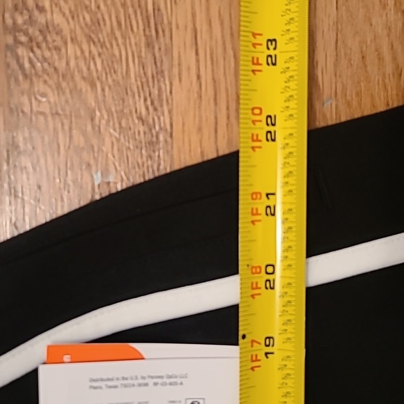 SPORTS ILLUSTRATED WOMEN'S BLACK SHORTS ELASTIC WAISTBAND SIZE LARGE - Picture 9 of 11